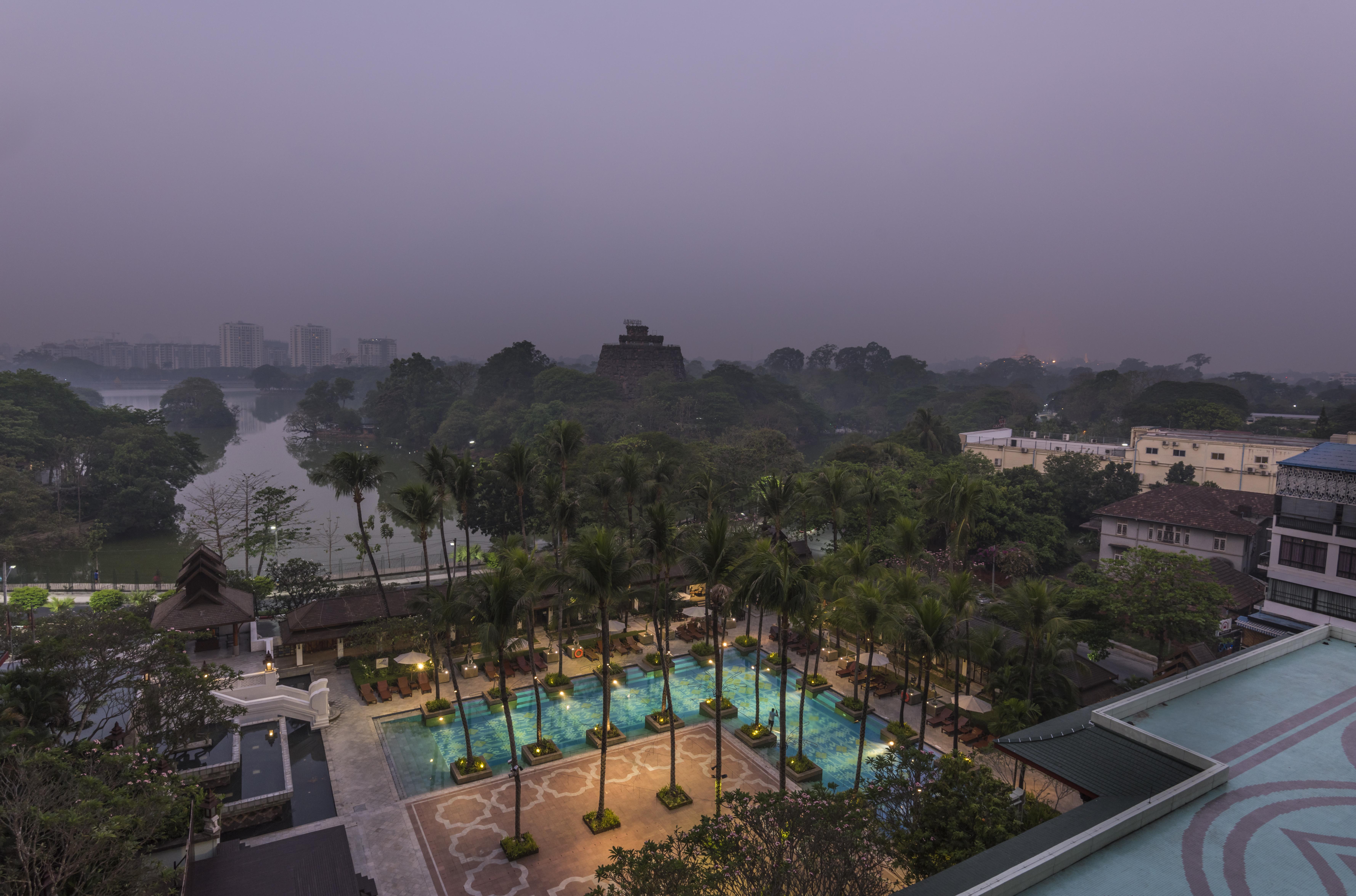 Chatrium Hotel Royal Lake Yangon Dış mekan fotoğraf