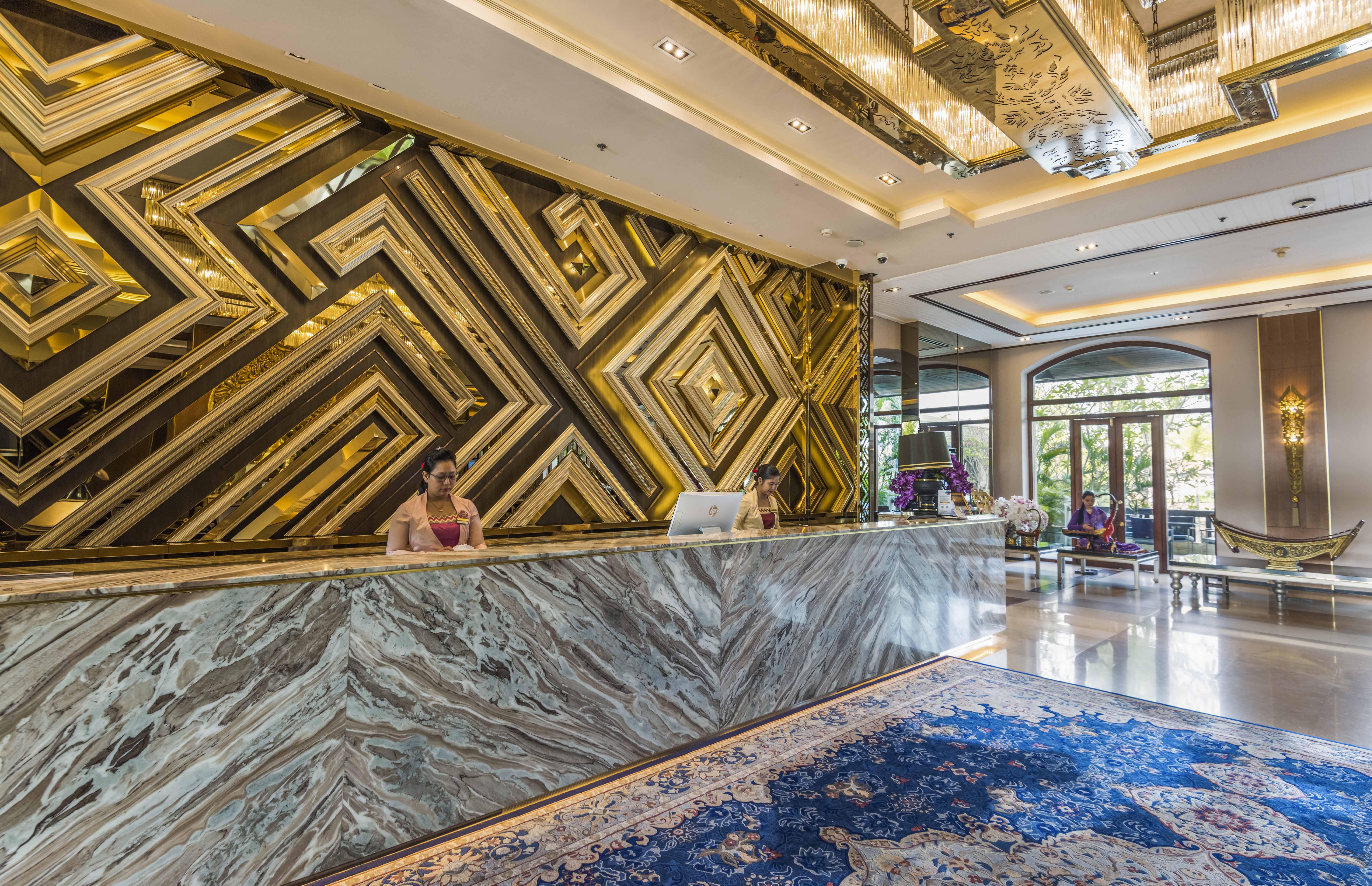 Chatrium Hotel Royal Lake Yangon Dış mekan fotoğraf